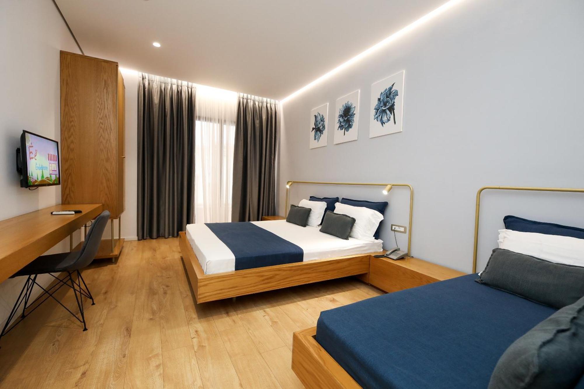 H&M Hotel Влёра Экстерьер фото