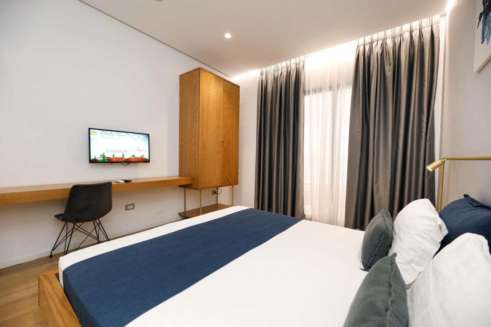 H&M Hotel Влёра Экстерьер фото