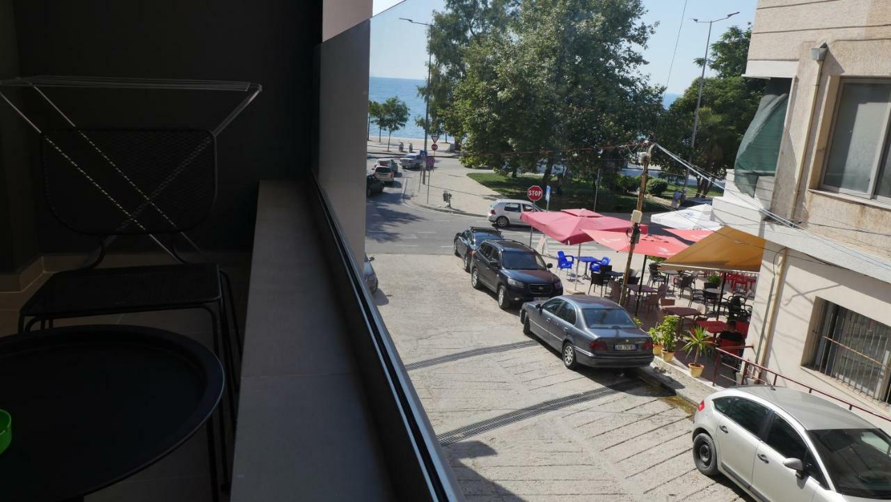 H&M Hotel Влёра Экстерьер фото